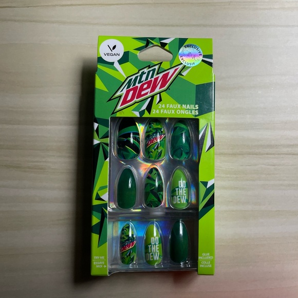 Fake Nails Bundle - Picture 5 of 5